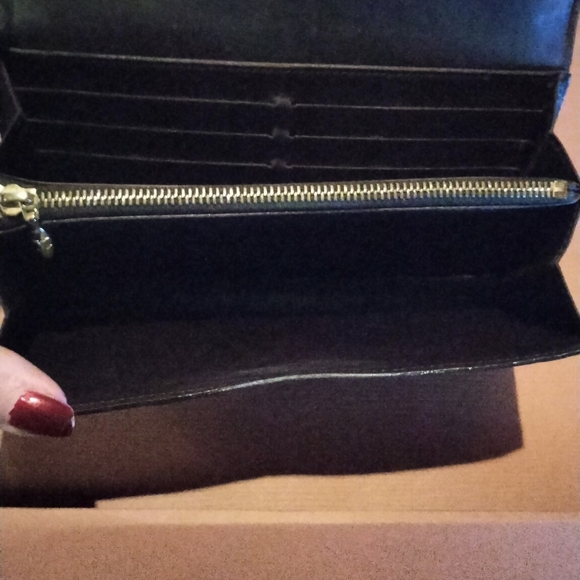 LOUIS VUITTON Long wallet with 2-fold zipper Vernis - Picture 8 of 9